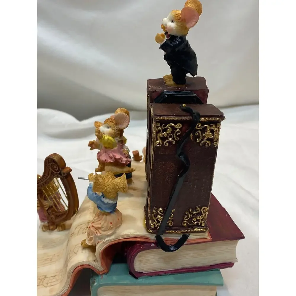 Classic Treasures Musical Animated Accordion & Mouse Sculpture.